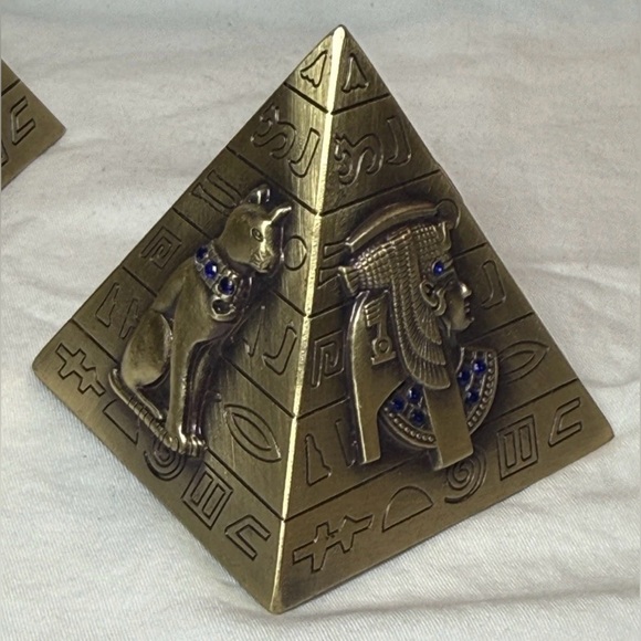 Set Of 3 Metal Etched Egyptian Pyramids Paperweight Decor Egypt Pharaohs Cat - Picture 4 of 10